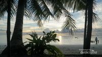 Potret Senja di Pantai dengan Pasir Terhalus Sedunia