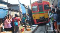 Potret Stasiun dan Pasar Unik di Thailand