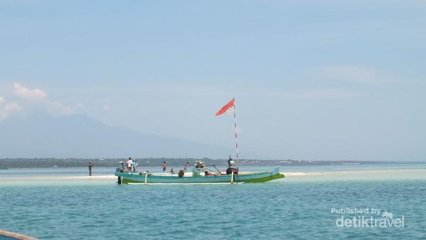 Pulau Pasir di Lombok yang Bikin Tak Mau Pulang