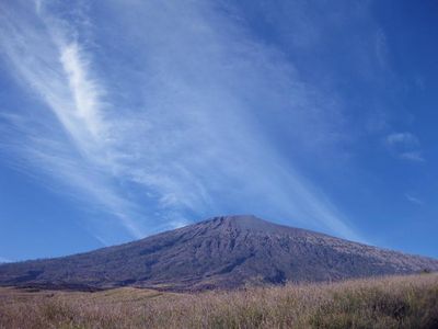 Rayakan Lulus Kuliah dengan Mendaki Rinjani