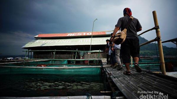 Rumah Terapung di Waduk Jatiluhur