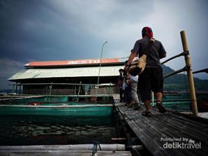 Rumah Terapung di Waduk Jatiluhur