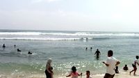 Saat Pantai di Gunungkidul Jadi Lautan Manusia