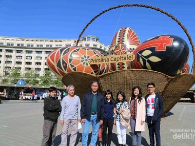 Saat Paskah di Bukares, Penuh Hiburan