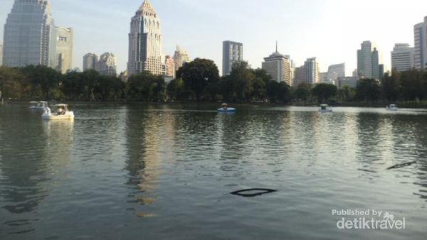 Santai Sore di Bangkok, Coba Lumphini Park