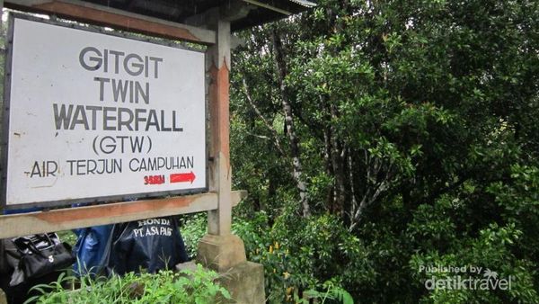 Sejuk Menggigit di Air Terjun Kembar Gitgit