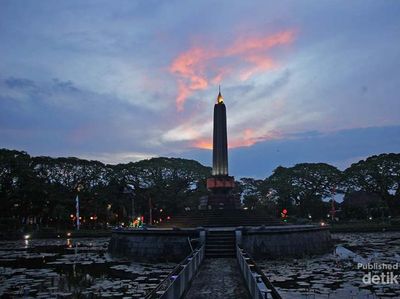 Senja Romantis di Kota Malang, Ada di Alun-alun Ini