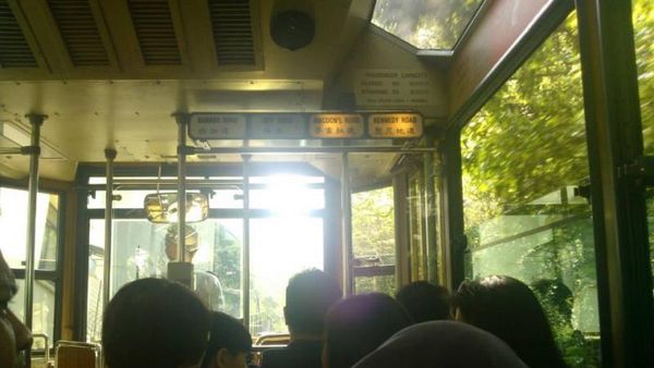 Sensasi Naik Tram Kuno di Hong Kong