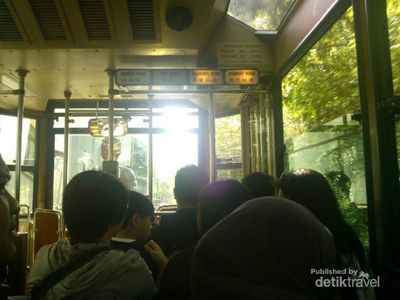 Sensasi Naik Tram Kuno di Hong Kong