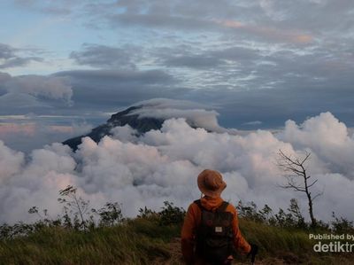Seperti Apa Serunya Mendaki Sindoro Via Alang-alang Sewu?