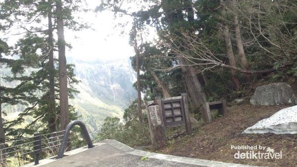 Serpihan Salju di Gunung Tateyama, Jepang