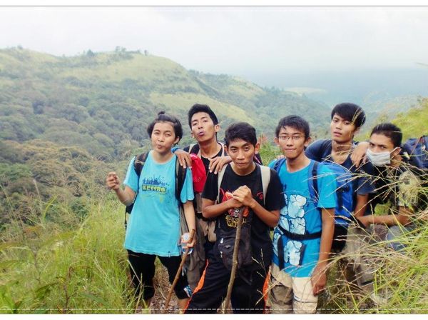 Seru! Ramai-ramai Mendaki Gunung Arjuno Malang