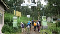 Serunya Wisuda di Puncak Gunung Merbabu