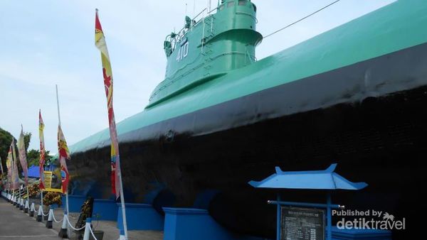 Siapa Sangka, Ada Kapal Selam di Tengah Kota Surabaya