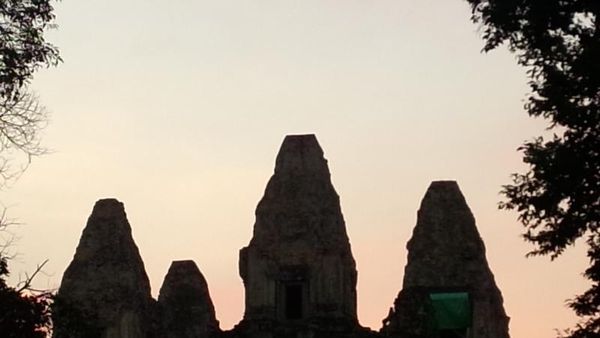 Spot Menikmati Sunset Cantik di Sekitar Angkor Wat