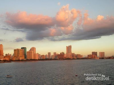 Suasana Sore di Teluk Manila, Indah!