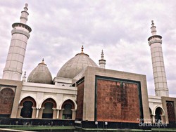 Subhanallah, Megahnya Masjid Ikon Serambi Mekah Riau
