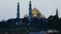Sudut-sudut Megah Masjid Kubah Emas Depok