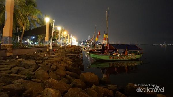 Sudut-Sudut Pantai Ancol yang Sepi