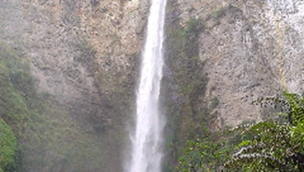 Sumatera Utara Punya Air Terjun Berbentuk Pisau