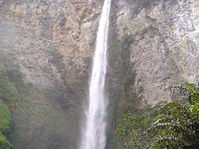 Sumatera Utara Punya Air Terjun Berbentuk Pisau