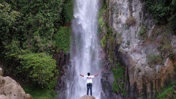 Sumpah Raja-raja di Air Terjun Janji