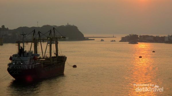 Sunset Cantik dari Kota Pelabuhan Taiwan