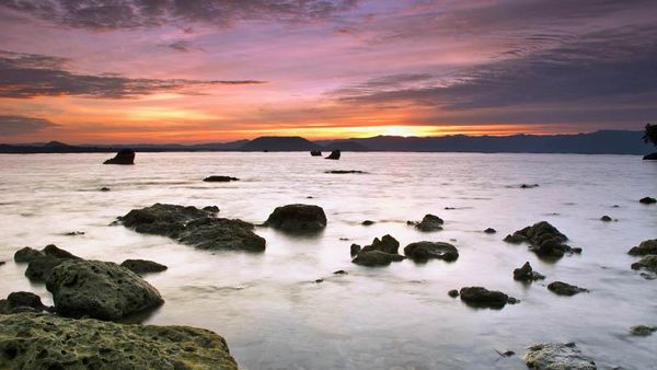 Sunset Dahsyat di Halmahera Utara