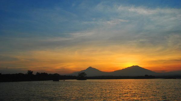 Sunset di Kuta Lewat! Waduk Cengklik di Boyolali Lebih Keren