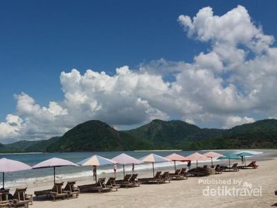 Surfing Asyik di Pantai Selong Belanak, Lombok