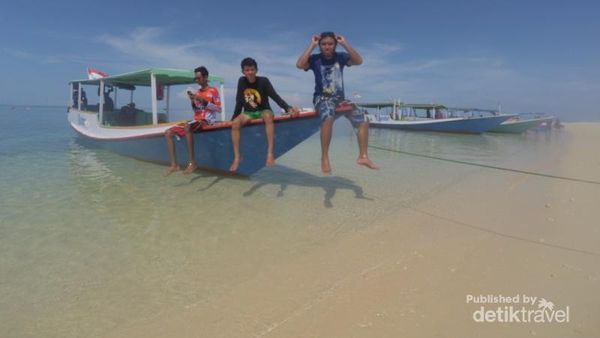 Tabuhan, Pulau Kecil Nan Indah di Selat Bali