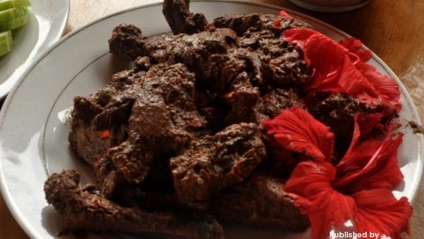 Tahun Baruan di Danau Toba, Enaknya Makan-makan