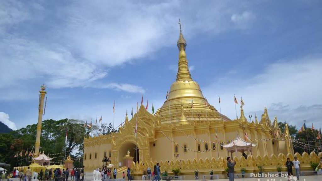 Tak Usah ke Myanmar, Brastagi Juga Punya Pagoda Emas Tak Usah ke Myanmar, Brastagi Juga Punya Pagoda Emas