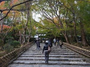Taman Batu Mistis Ini Paling Terkenal di Kyoto