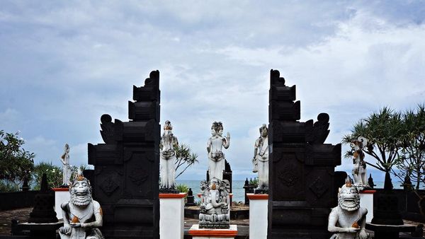 Tanah Lot? Bukan, Ini Pantai di Gunungkidul