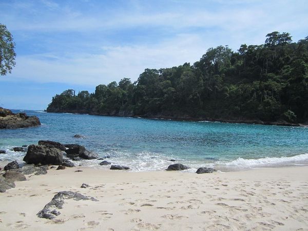 Teluk Hijau, Pantai Cantik yang Disembunyikan Banyuwangi