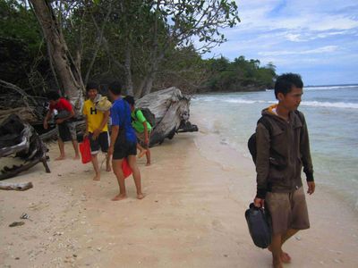 Teluk Kiluan, Pesona Pasir Putih Sampai Lumba-Lumba