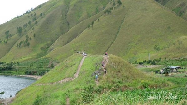 Tempat Kemping Ceria di Danau Toba