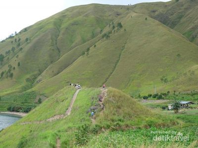 Tempat Kemping Ceria di Danau Toba