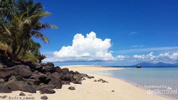 Terhipnotis oleh Pesona Pulau Mahoro