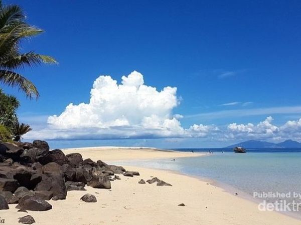 Terhipnotis oleh Pesona Pulau Mahoro