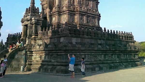 Terkagum Kemegahan Candi Hindu Terbesar di Indonesia