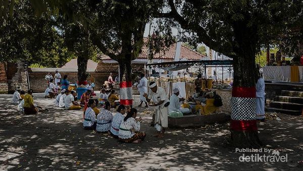 Tradisi Perang Topat antara Umat Islam dan Hindu di Lombok