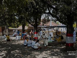 Tradisi Perang Topat antara Umat Islam dan Hindu di Lombok