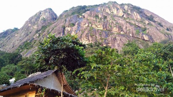 Uji Adrenalin Lewat Via Ferrata Gunung Parang di Purwakarta