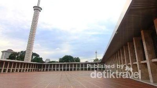 View Keren! Menara Istiqlal Mendampingi Monas