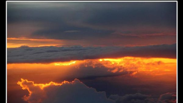 Warna Langit di Atas Pulau Sumatera