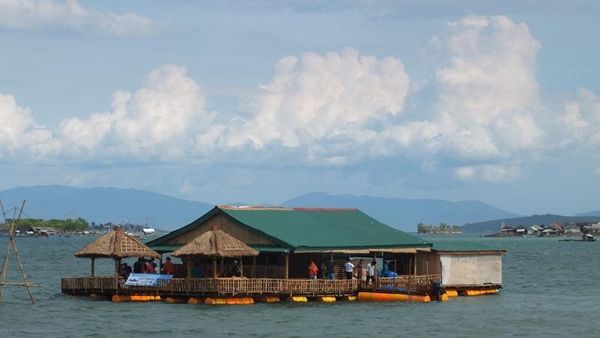 Wisata Kuliner Unik di Lombok Timur, Makan Lobster di Tengah Laut