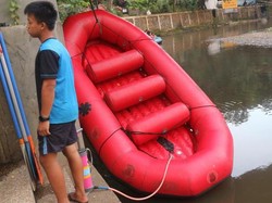 Wisata Murah di Bandung, Susur Sungai Naik Perahu Karet