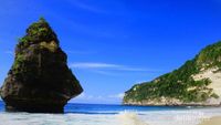 Wujud Batu Unik di Pantai Suwehan Bali